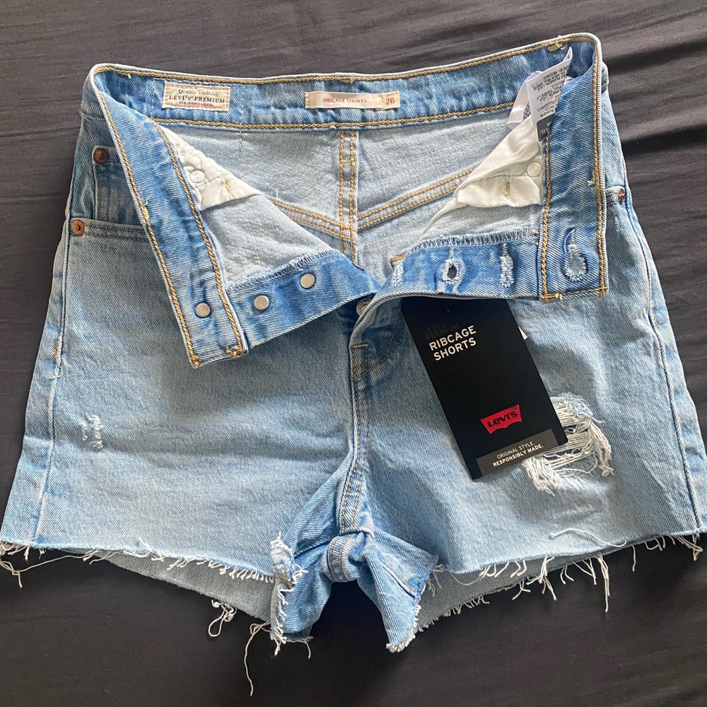 Levi's Ribcage High Rise Shorts - Picture 4 of 5